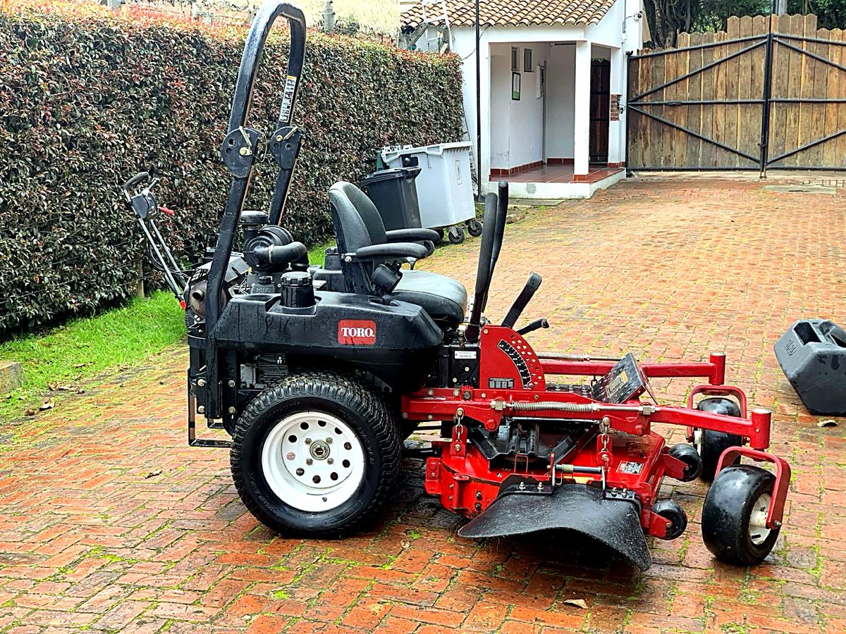 Cortadora zero-turn Toro Z Master, vista lateral con deck